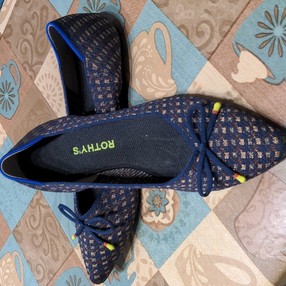 Rothy’s The Point Flats with bow. Navy & subtle gold metallic pattern. - Picture 2 of 2